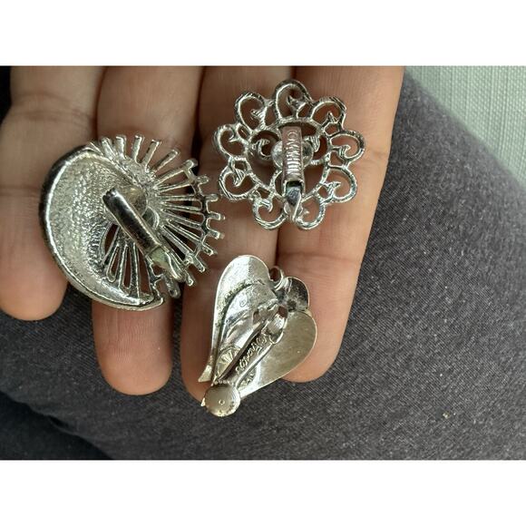 VTG Lot 79 SINGLE Clip-On Gold Tone Earrings Signed Escada Les Bernard Avon - Picture 6 of 16